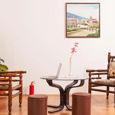Happy Apartment *